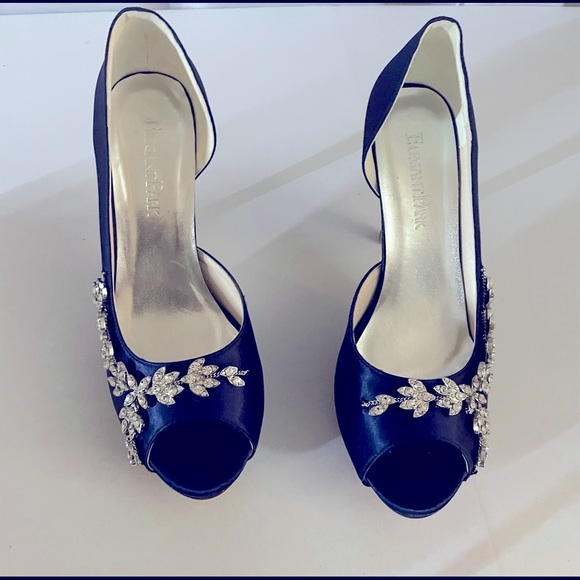 Elegant Park Satin Women’s Heels - Picture 6 of 10